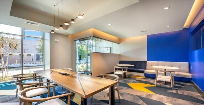 Foto del edificio - 3 bedroom in Dallas TX 75240