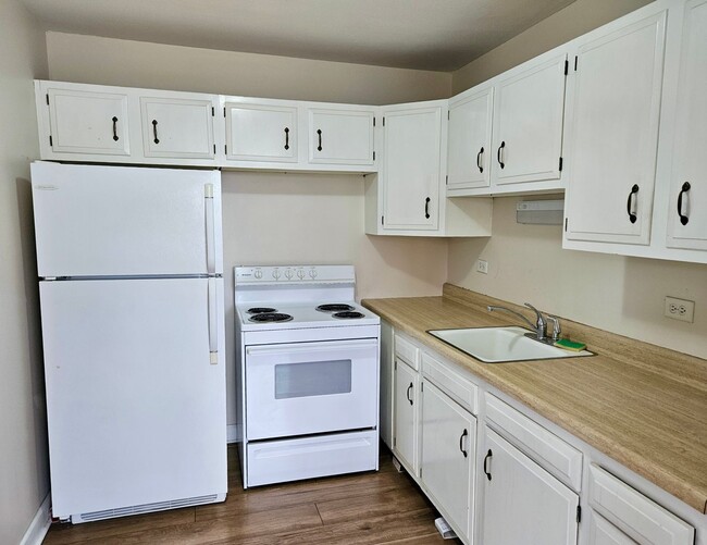 Building Photo - Charming 1 Bed, 1 Bath Condo In High Rise ...
