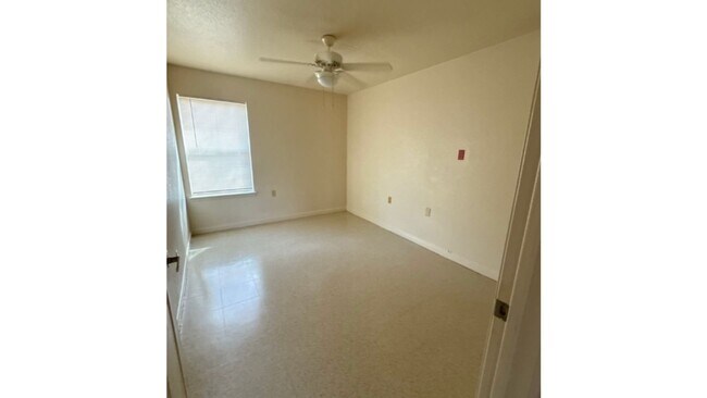 Foto del edificio - 400 Austin Rd