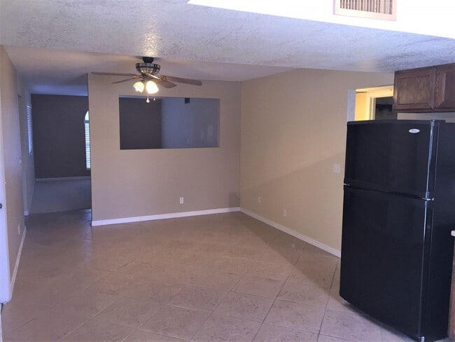 Building Photo - Centrally Located Home with Newer Energy E...