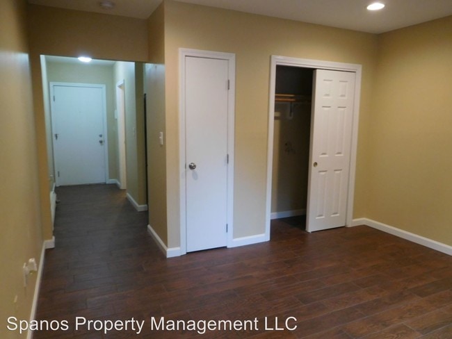 Building Photo - 1225 Bodwell Rd