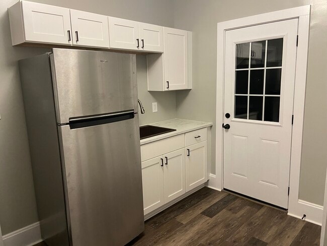 Building Photo - 2112 Cathedral Ave