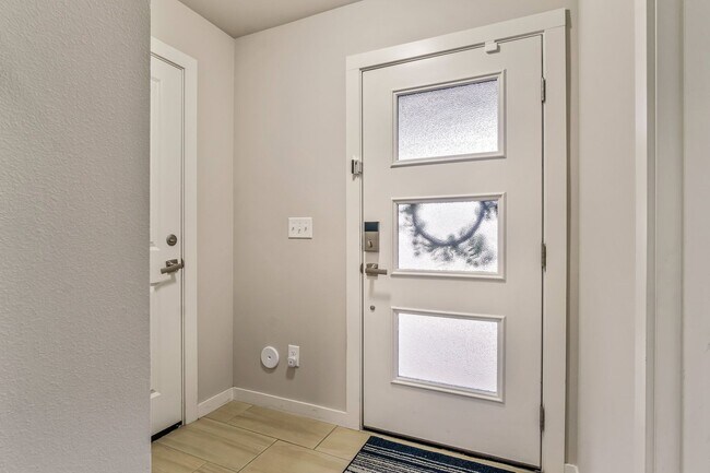 Foto del edificio - Modern Tri-Level 4BD/3.5BTH Townhouse in Lynnwood for Rent! Pet Friendly!