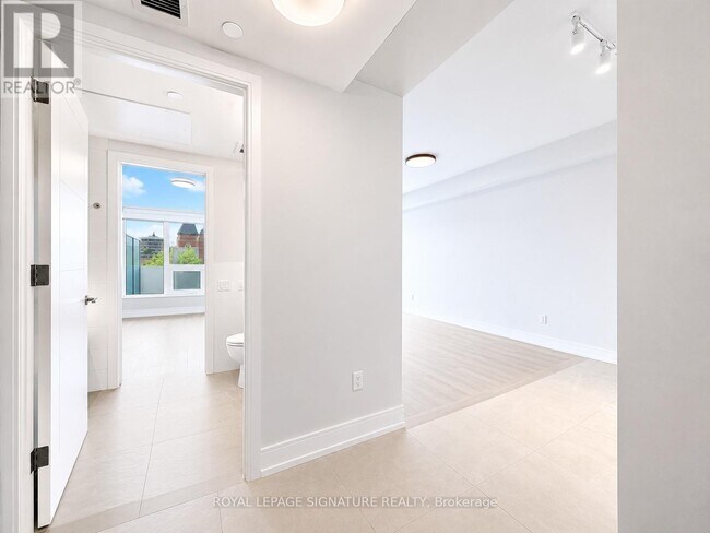 Photo du bâtiment - 2525 Bathurst St