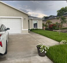 Building Photo - 3025 Chiquita Blvd S