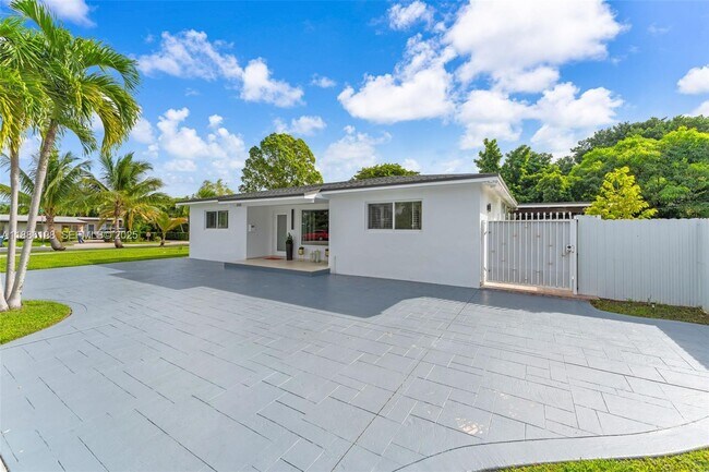 Building Photo - 4301 SW 85th Ave