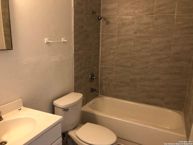 Foto del edificio - 11127 Belair Dr