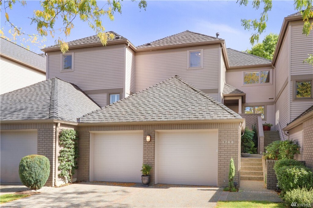 Primary Photo - 1768 Bellevue Way NE