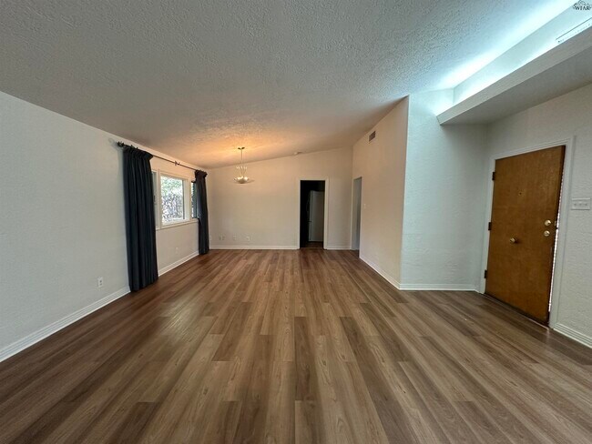 Foto del edificio - 2400 Martin St