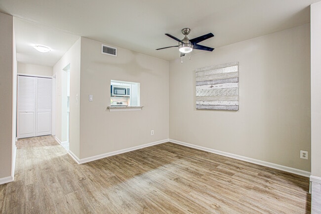 Building Photo - 5924 Cove Landing Rd