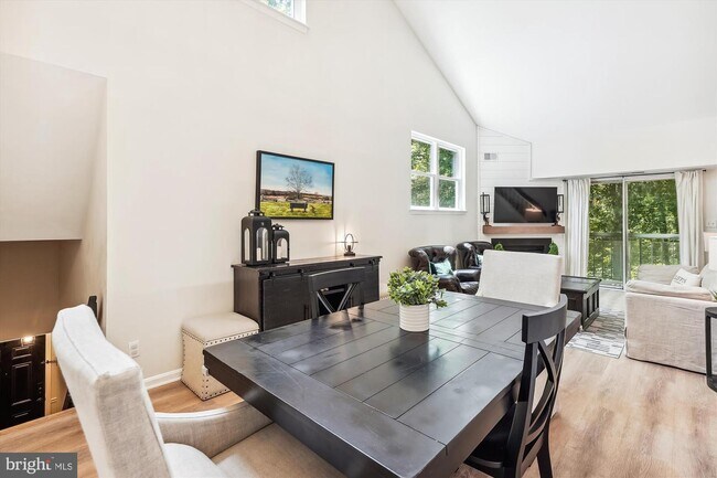 Foto del edificio - 5803 Orchard Hill Ct