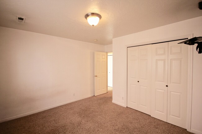 Building Photo - 2 Bedroom Condo in the Heart of Provo - Av...