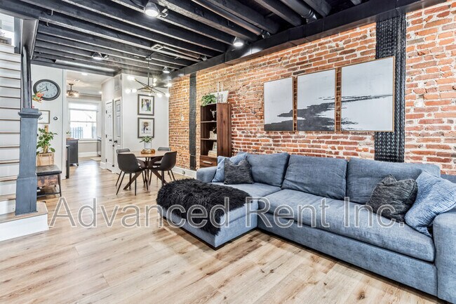 Building Photo - 3603 Hudson St