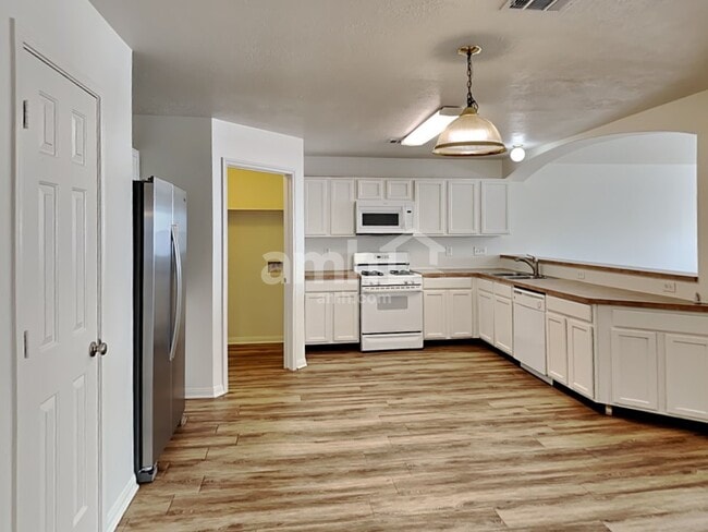 Foto del edificio - 2518 Halstead Dr