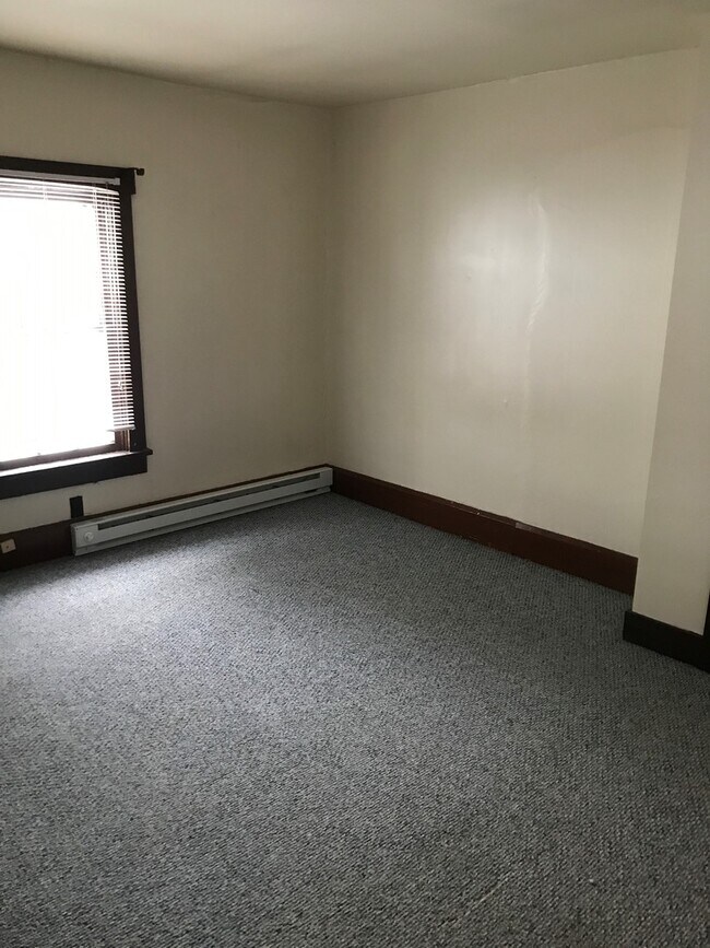 Foto del edificio - 318-322 East Howard Street