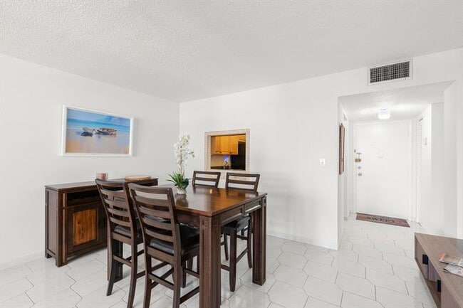 Foto del edificio - 1825 S Ocean Dr