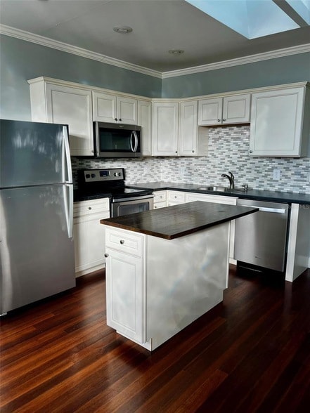 Building Photo - 118 N Eustis St