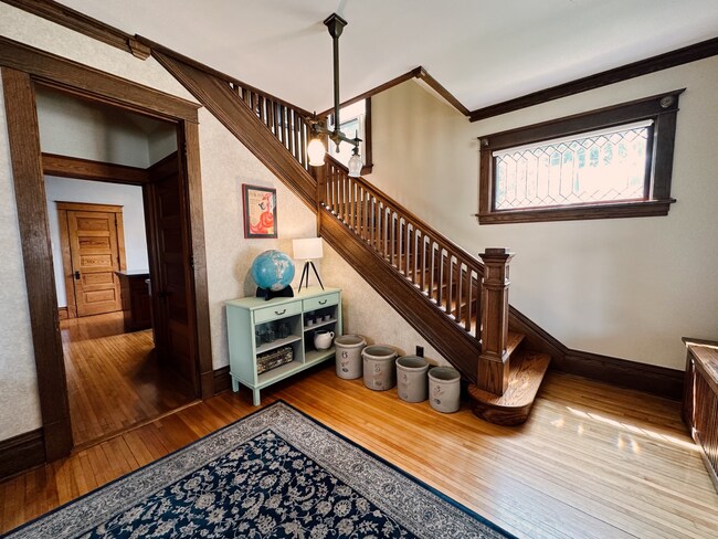 Entryway - 451 8th St