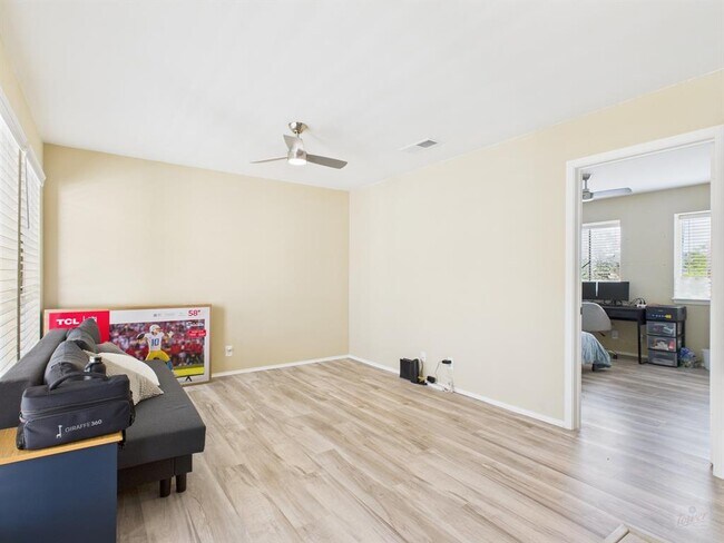Foto del edificio - 3115 Helms St