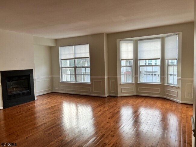 Building Photo - 8 Worthington Terrace