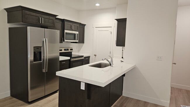 Building Photo - 7271 N Silver Spring Way