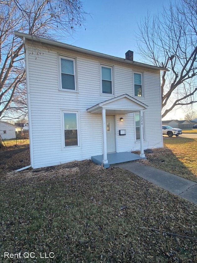 Primary Photo - 3 br, 1 bath House - 228 4th Avenue W