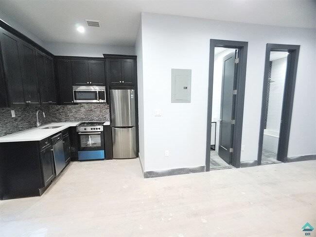 Foto del edificio - 1033 Dekalb Ave