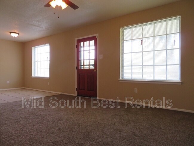 Foto del edificio - 3584 Hicky St