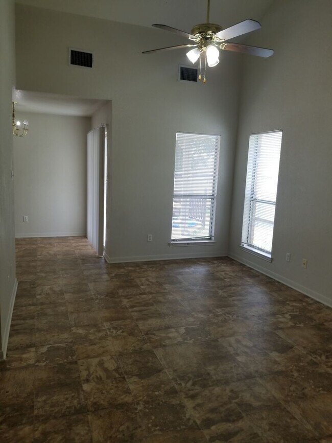 Foto del edificio - Two Bedrooms Plus Loft