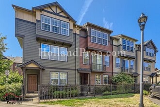 Building Photo - 4824 SE Northwood Way