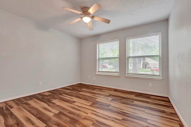 Building Photo - 17 Wishbonebush Rd