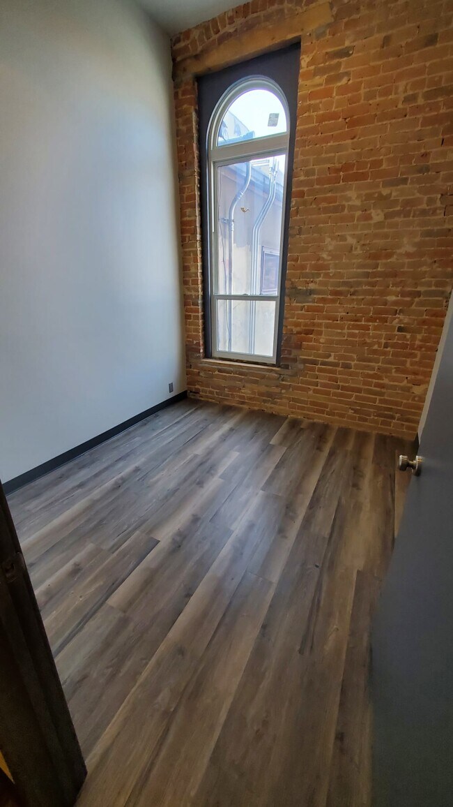 Foto del edificio - 618 Saint Joseph St