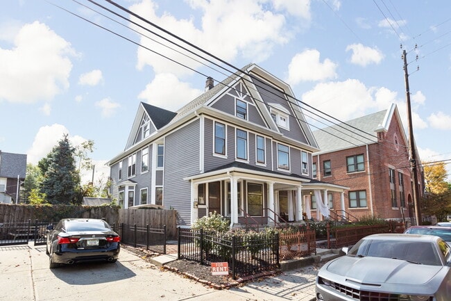 Building Photo - 319 E 13th St