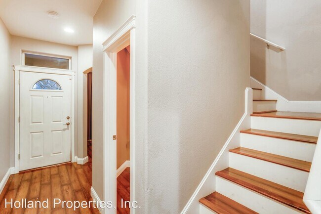 Building Photo - 4 br, 3.5 bath House - 284 NE 47th Pl