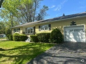 Building Photo - 5 Blue Creek Ln