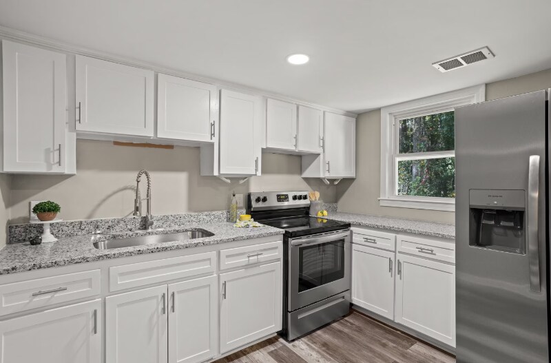 Primary Photo - 110 Greenforest Cir
