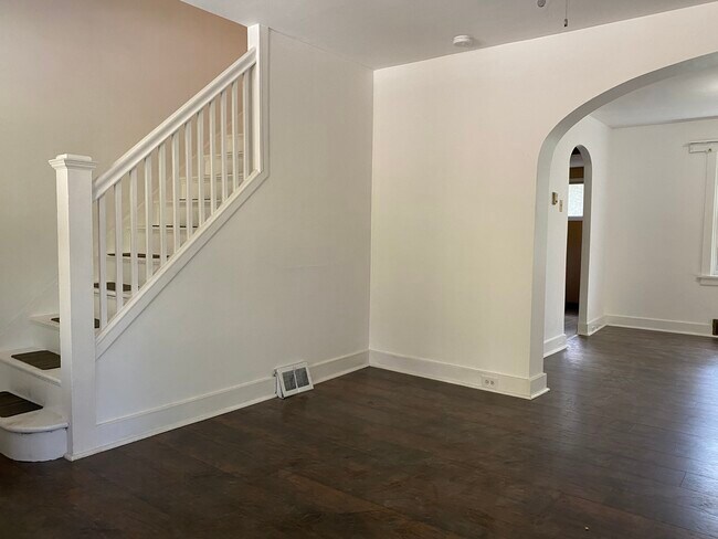 Living Room - 727 Maytide St