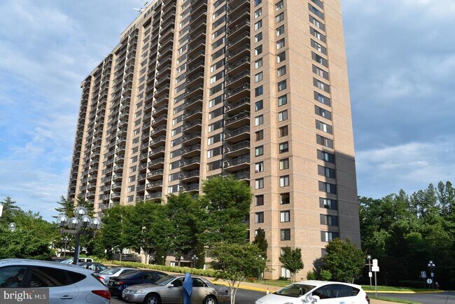 Building Photo - 3705 S George Mason Dr