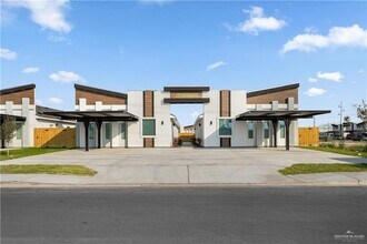 Building Photo - 408 N Onyx Ave