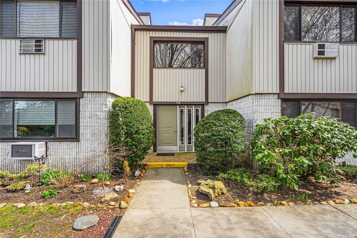 97 Richmond Blvd Unit 3B  