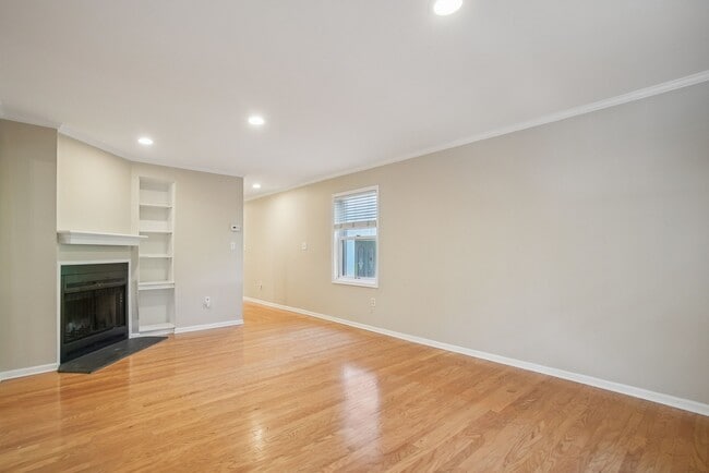 Building Photo - 8A Heritage Dr