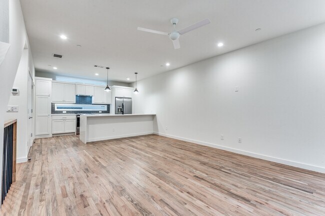 Foto del edificio - 1 bedroom with office and yard in beautiful Lakewood!
