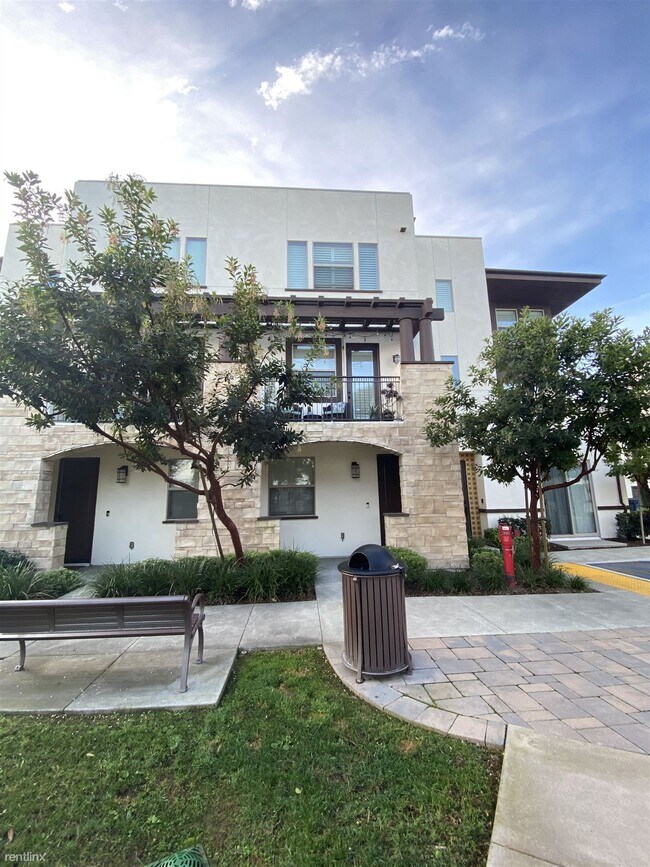 Foto del edificio - 3 br, 3 bath Condo - 9327 Alondra Boulevard 2