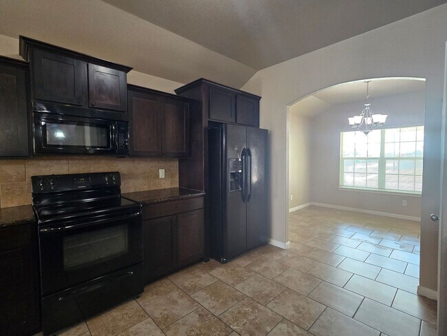 Foto del edificio - RENT REDUCTION - AVAILABLE NOW!