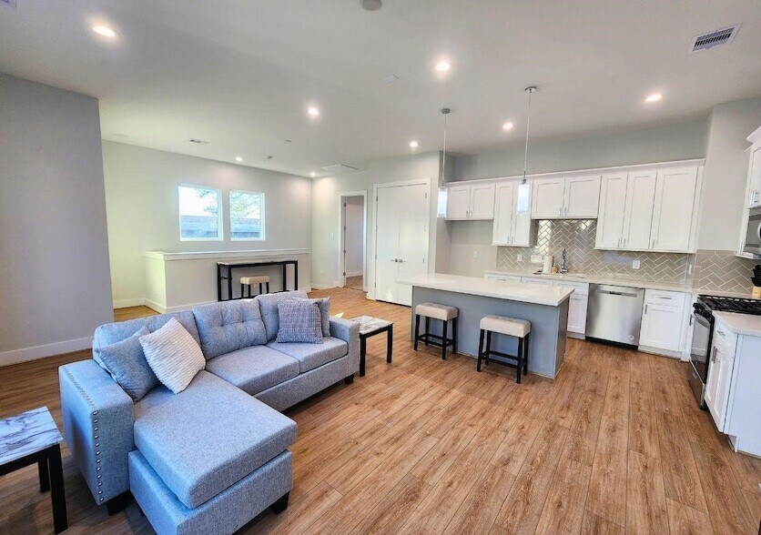 Foto principal - 615 Northew St