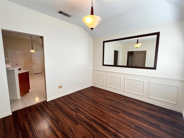 Building Photo - 1409 Pine Bluff Dr