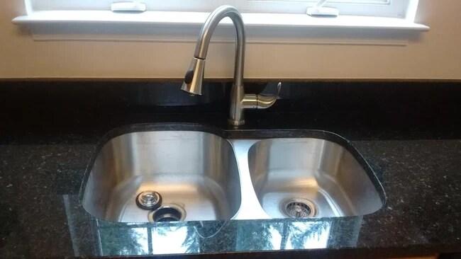 Building Photo - 832 Fairview Village Court