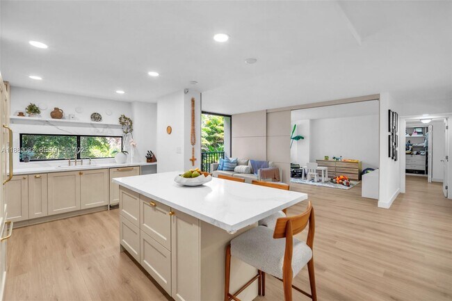 Building Photo - 17021 N Bay Rd