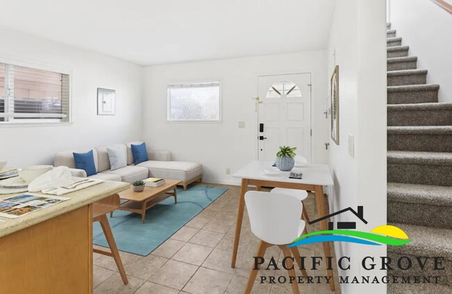 Foto del edificio - Cozy Coastal Retreat with Ocean Glimpses in Pacific Grove