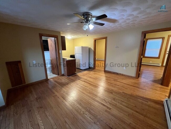 Building Photo - 106 Tuttle St